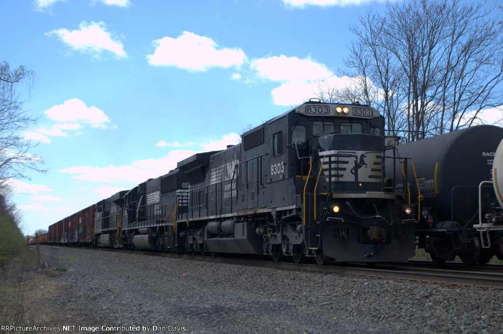 NS C40-8 8303 leads 16T
